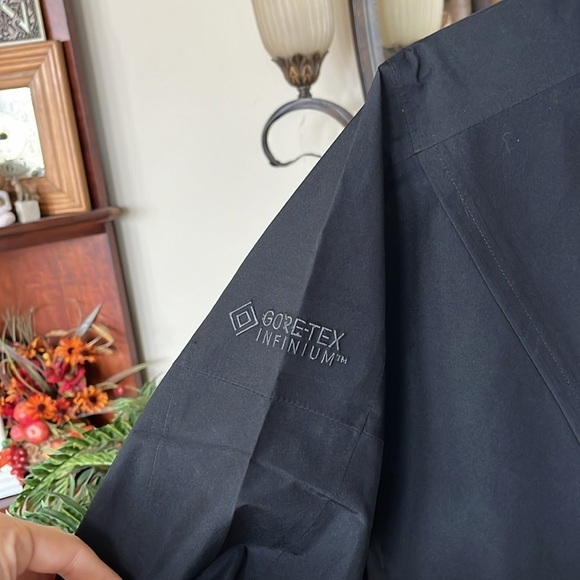 Brand New Nike Black Trail GORE-TEX INFINIUM Running Jacket Loose Fit Packable - Picture 3 of 16